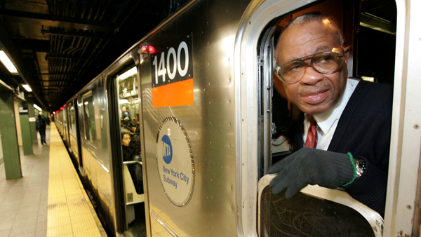 뉴욕 번화가 지하철역서 아시아 여성 사망‥흑인에 떠밀려 추락