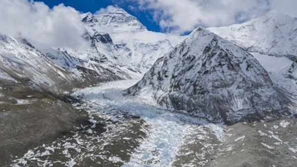 2천년 걸린 에베레스트 빙하 단 25년만에 사라져