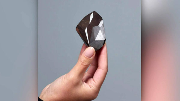 [World Now_영상] 우주서 온 블랙 다이아몬드 '에니그마'‥51억 원에 팔려