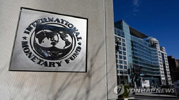 IMF "전쟁 장기화시 우크라 경제 올해 35% 하락할 수도"