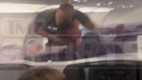 비행기 안에서 폭발한 '핵주먹' 타이슨…뒷좌석 승객 폭행