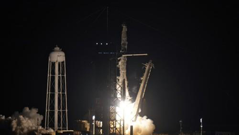 스페이스X, 4명 태운 우주선 국제우주정거장으로 발사