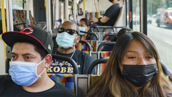 미국 CDC "공항·기차역에서 다시 마스크 쓰라"