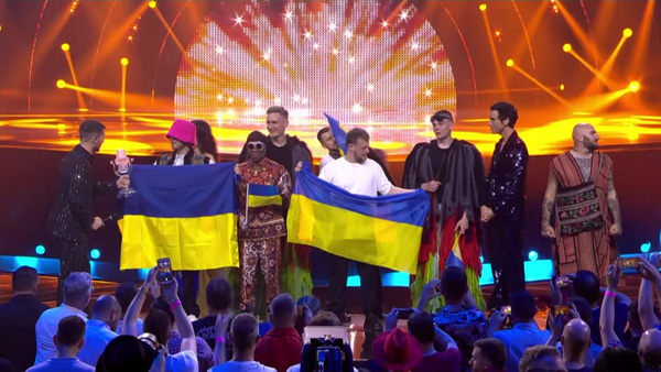 [World Now_영상] 우크라 밴드 우승 보복? "러시아군, 마리우폴에 백린탄 투하"