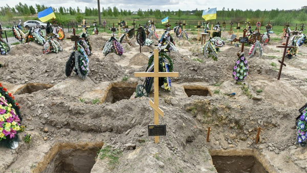 우크라이나 부차 시신 650구에 러시아군 사살 흔적