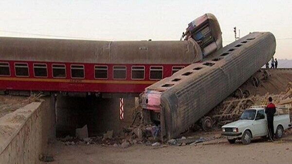 이란서 350명 탄 기차 탈선‥"최소 17명 사망·50여 명 부상"