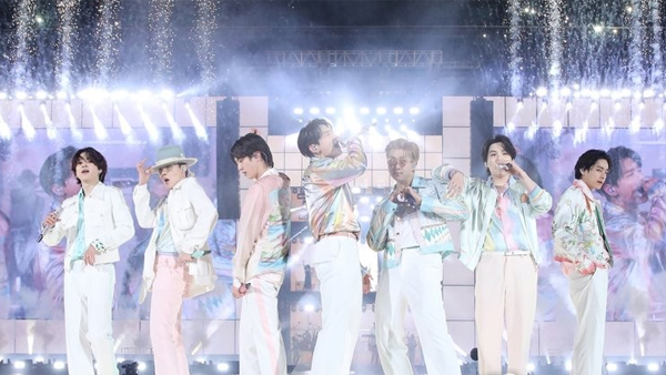 "충격적 발표" 외신, BTS 단체활동 잠정중단 일제히 보도