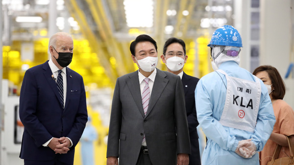 中, '칩4' 참여 검토 한국에 견제구‥관영지 "상업적 자살"