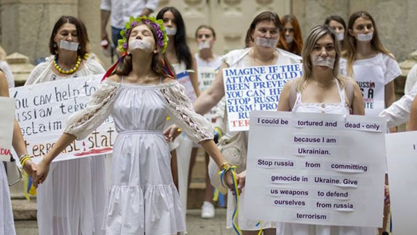 [World Now] 美 우크라계 여성 수백명, 시카고 도심서 흰옷 침묵시위