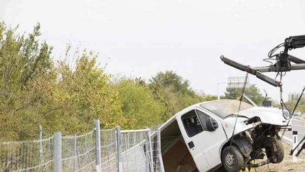 오스트리아 국경에서 밀입국 차량 전복돼 3명 사망