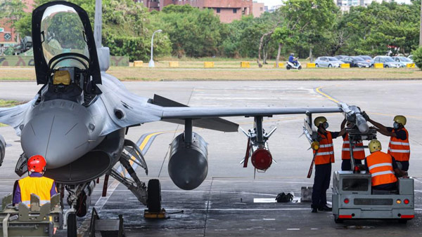 대만 공군, 주력 전투기 F-16V 훈련 공개‥"중국의 압박 대응용"
