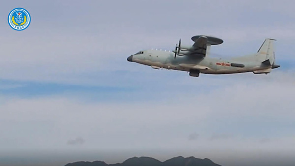 중국 미국 의원 대만 방문하자 실전훈련 영상 공개 "계속 전투대비"