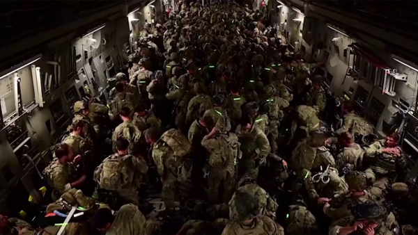 [World Now] 카불 밤하늘에 불꽃놀이‥탈레반, 미군 철수 1년 자축