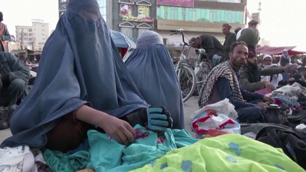 [World Now] 카불 밤하늘에 불꽃놀이‥탈레반, 미군 철수 1년 자축