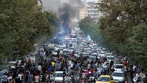"더는 잃을 것도 없다" 분노에 이란 반정부 시위 '들불'