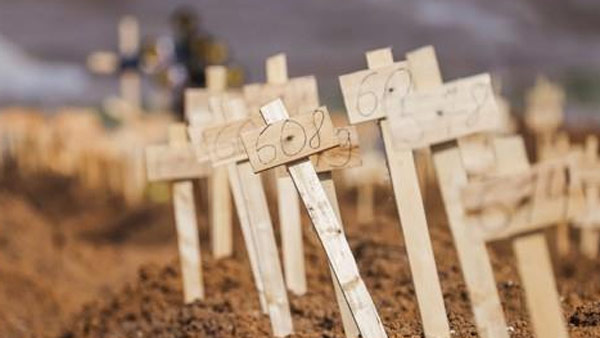 "우크라이나 마리우폴 인근에서 새 무덤 1천500기 확인"