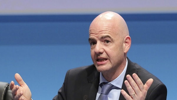 인판티노 FIFA 회장, 3연임 유력…차기 선거 단독 출마