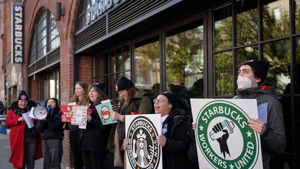 스타벅스 노조, 미국 100여 개 매장에서 처우개선 요구 파업