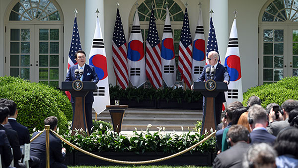 난감한 삼성·SK‥적자 충격 안고 미·중 격랑 속으로