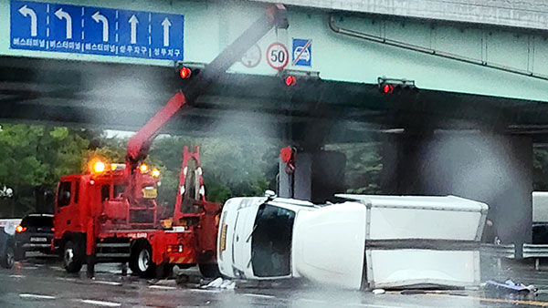 빗길 교통사고 사망자 33%, 장마철 빗길에‥"빗길 감속운전해야"