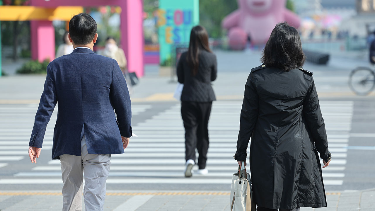 "임시공휴일 일하는 직장인 10명 중 4명, 휴일수당 못받아"
