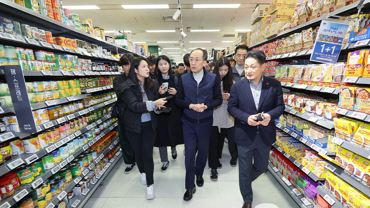 이마트 찾은 추경호 슈링크플레이션에 "정직한 판매행위 아냐"