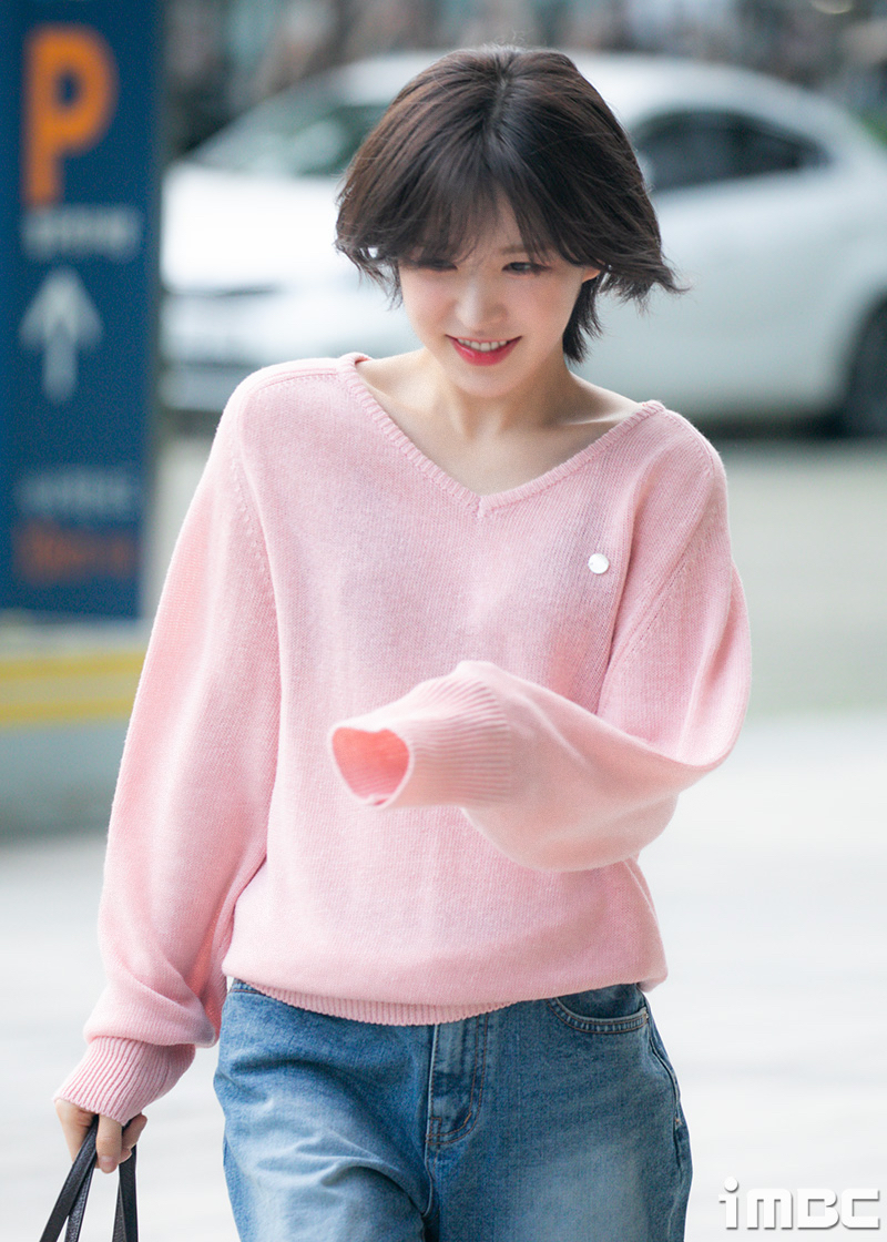 포토 웬디 수줍은 옷소매 하트 핑크