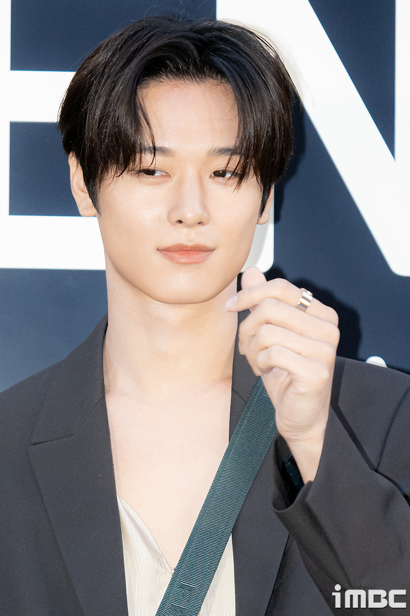 포토 더보이즈 주연 설레는 하트