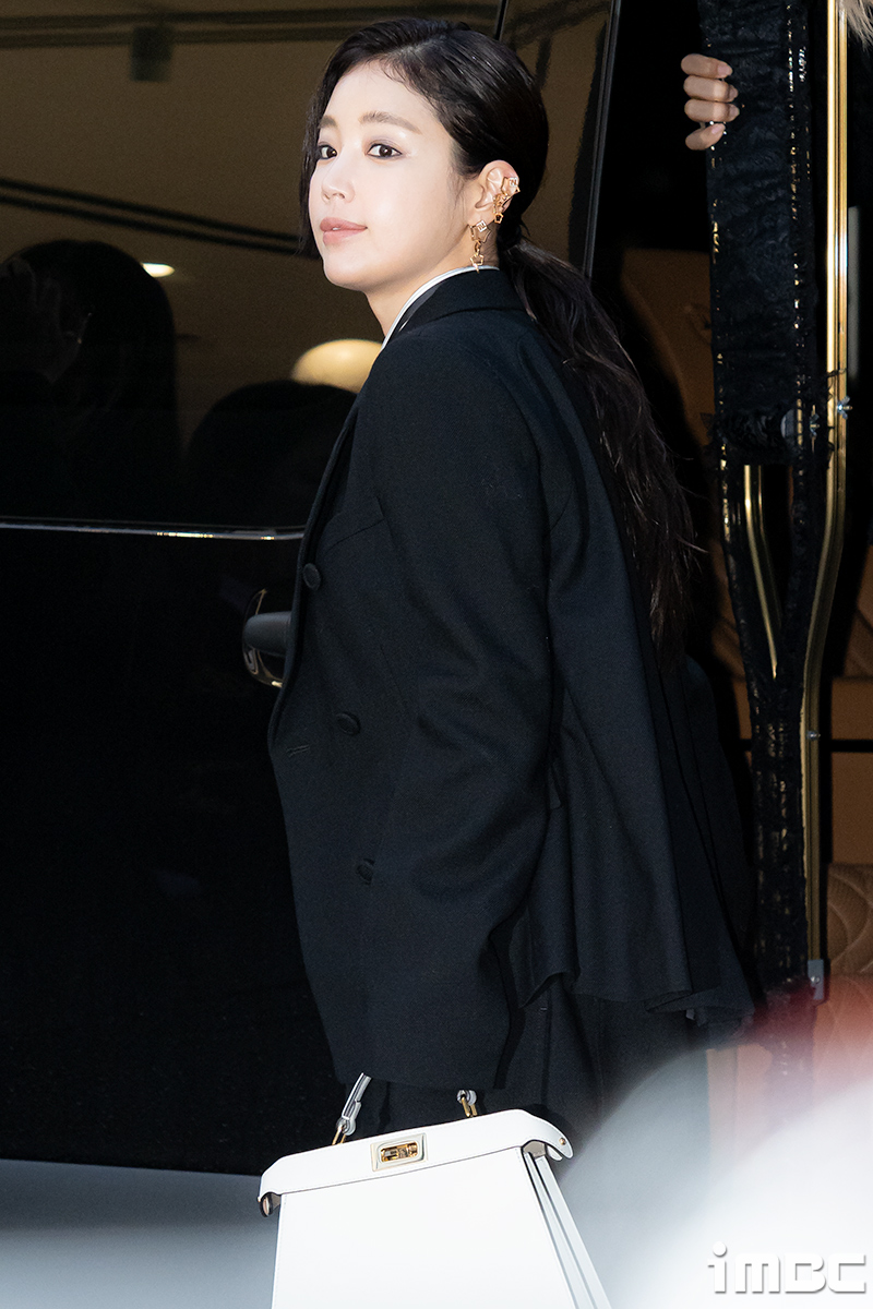 포토 기은세여유있는 입장