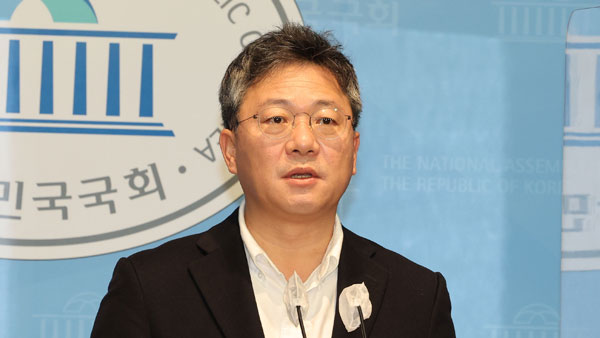 국민의힘, 尹 정부 비판한 이재명·文에 "지나가던 소가 웃을 일"