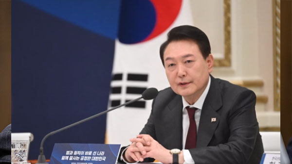 윤 대통령, 법무부·법제처에 "기업 CEO가 비전 전파하듯 헌법 수호"