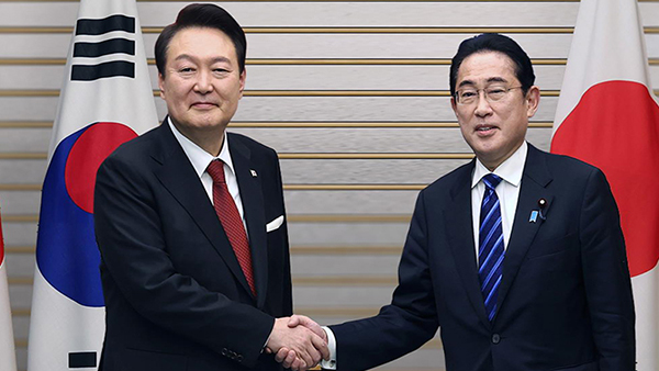 기시다는 50 고지 vs 윤석열은 30뒤통수 세게 맞은 한국외교