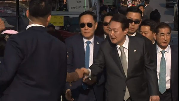 윤 대통령 대구 서문시장 방문"땀 흘리는 국민이 잘살아야"