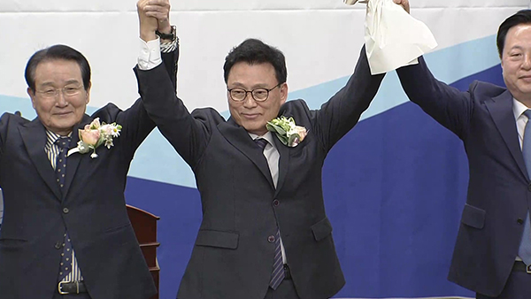 민주당 새 원내대표에 '비명계' 3선 박광온 의원 선출