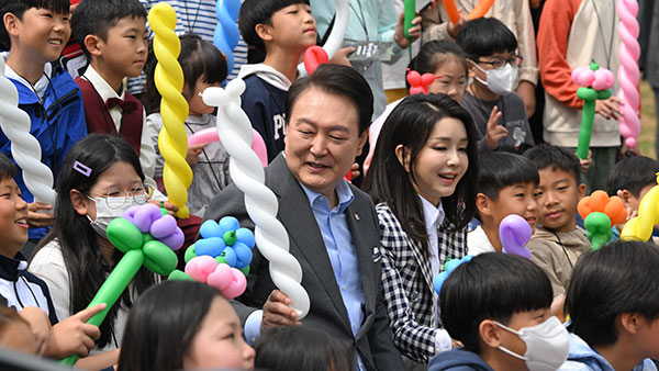윤 대통령 "어린이는 나라의 주인공‥멋진 꿈 꾸고 씩씩하게 자라길"