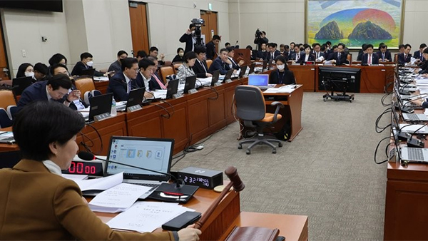 '가상자산 이용자 보호법' 정무위 통과‥"법 테두리 안으로"