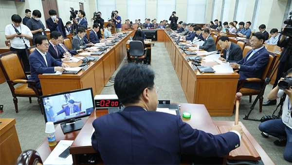'국회의원 코인 재산신고 의무화' 법안, 행안위 통과