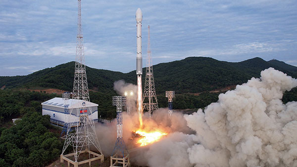 北 동창리 기존 발사장서 움직임 포착‥발사체 운반 설비 이동