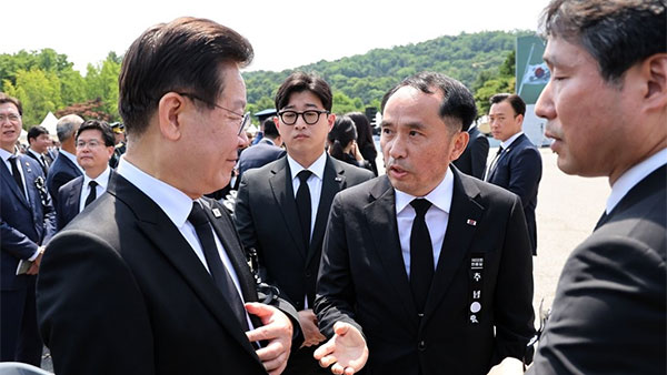 최원일 전 천안함장, 현충일 추념식서 이재명 대표에게 면담 요구