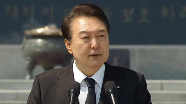 윤 대통령 6·25 전사 '호국 형제' 안장식 엄수