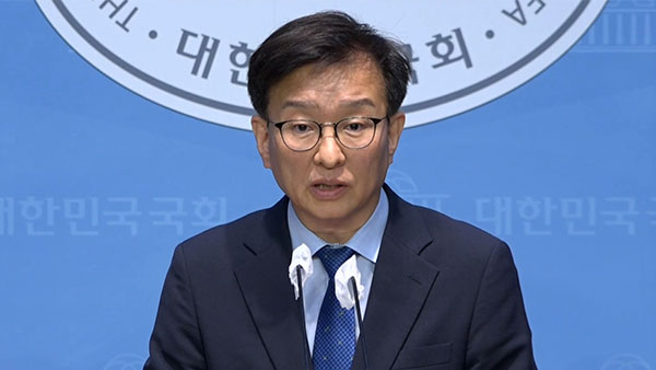 권칠승 "천안함 장병·유족들에 깊은 유감‥대변인으로서 부적절"