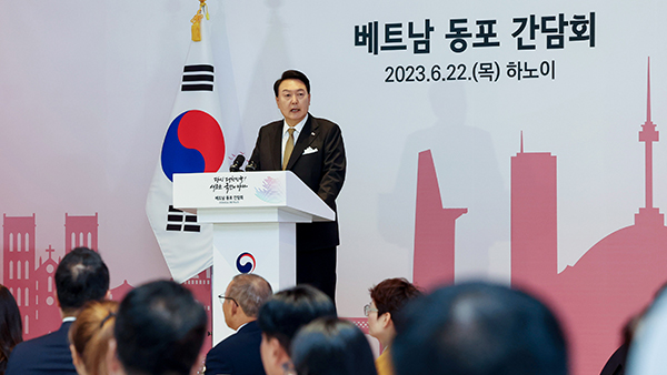 윤 대통령 "한국은 폐허에서 맨주먹으로" 기여외교 강조 