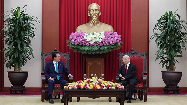 윤 대통령, 베트남 최고지도부 잇따라 만나 "한·베 협력 증진" 