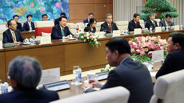 윤 대통령, 베트남 최고지도부 잇따라 만나 "한·베 협력 증진" 