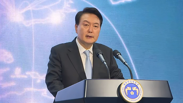 윤 대통령 "정부 R&D 투자, 세계 최고 연구에 투입"