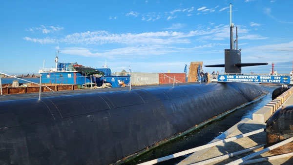 한반도 온 전략핵잠수함‥핵무기 여부는 'NCND'