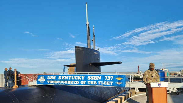 한반도 온 전략핵잠수함‥핵무기 여부는 'NCND'