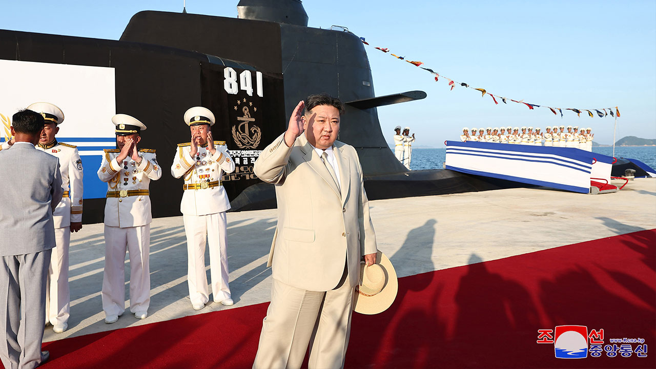 북한 "전술핵공격잠수함 건조"‥김정은 "해군 핵무장화 추진"