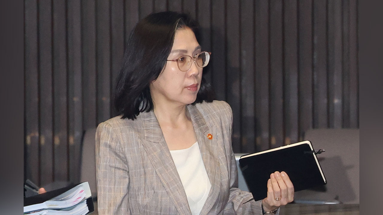 김현숙 여가장관, '사퇴 뜻있나' 묻자 "책임 다해서 사실 규명"