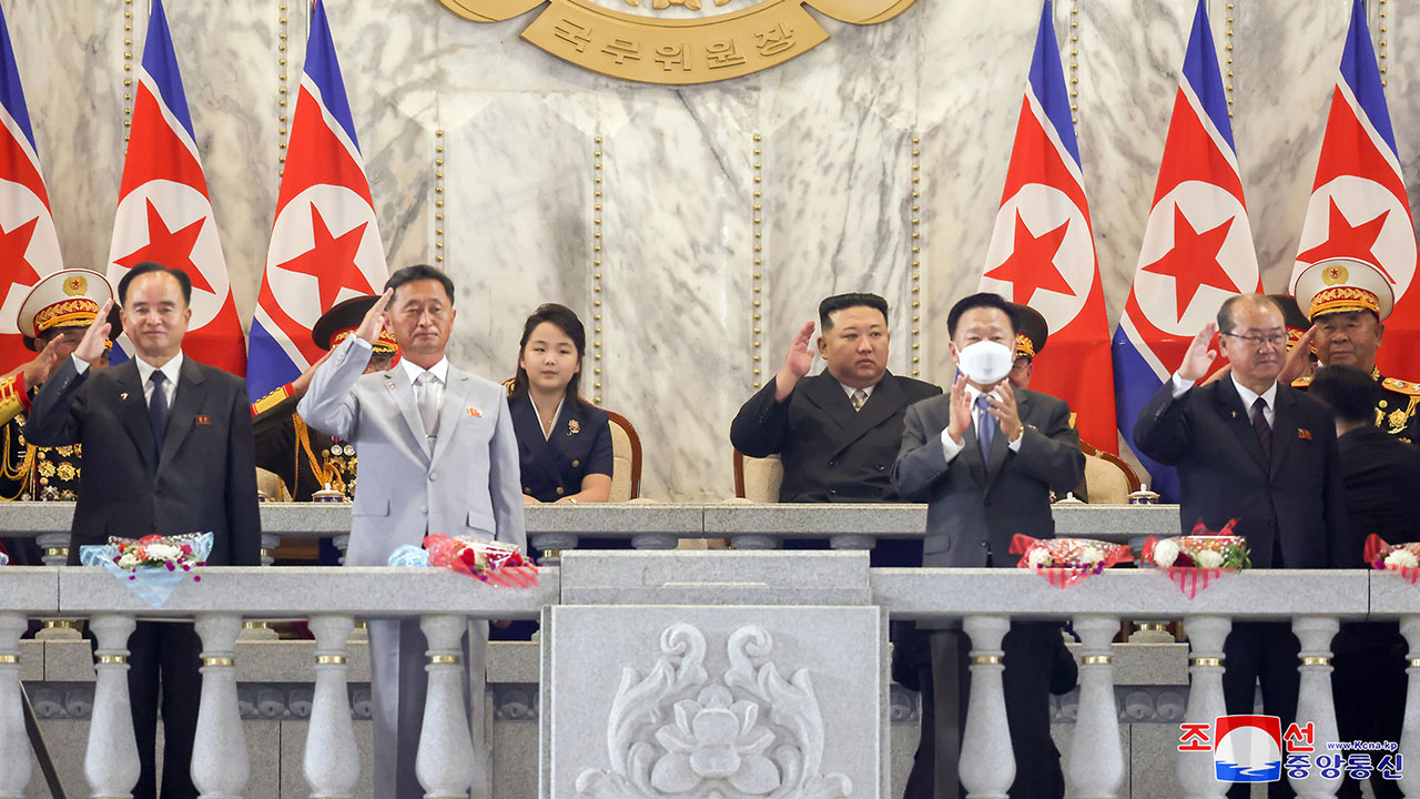 김정은, 딸 주애와 '정권수립 75주년' 심야 열병식 참석‥연설은 안 한 듯